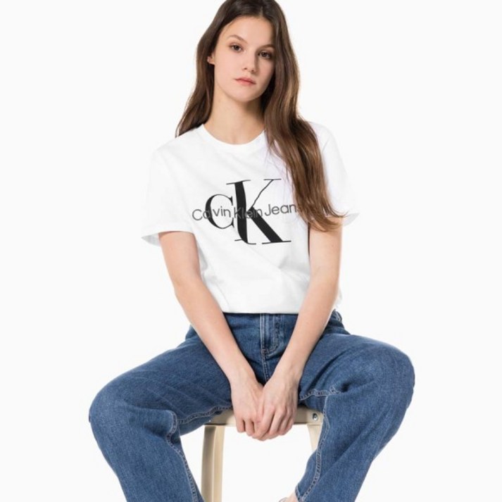 캘빈클라인 캘빈클라인진 여성 스트레이트핏 모노그램 로고 반팔 티셔츠 J218885 - 투데이밈