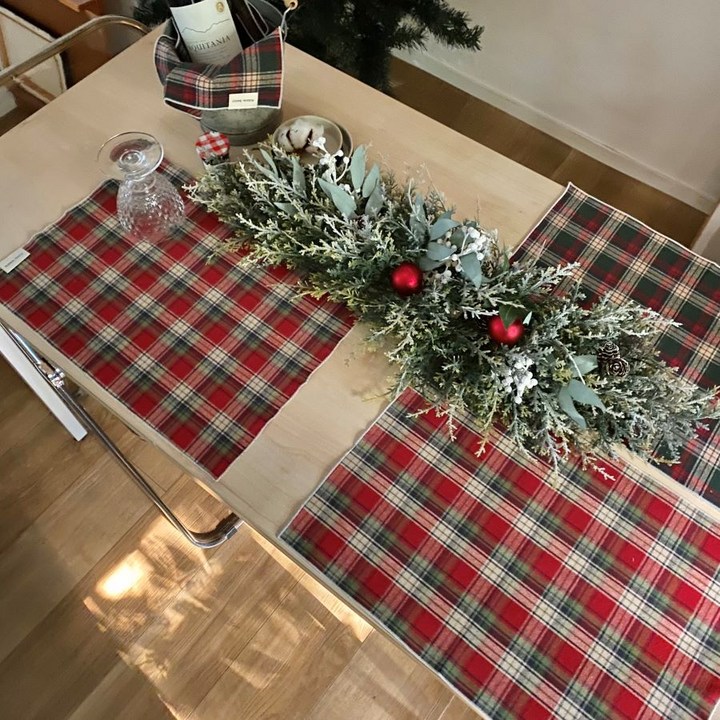 크리스마스테이블소품 식탁매트 크리스마스 홀리데이 파티 테이블매트 미니테이블보