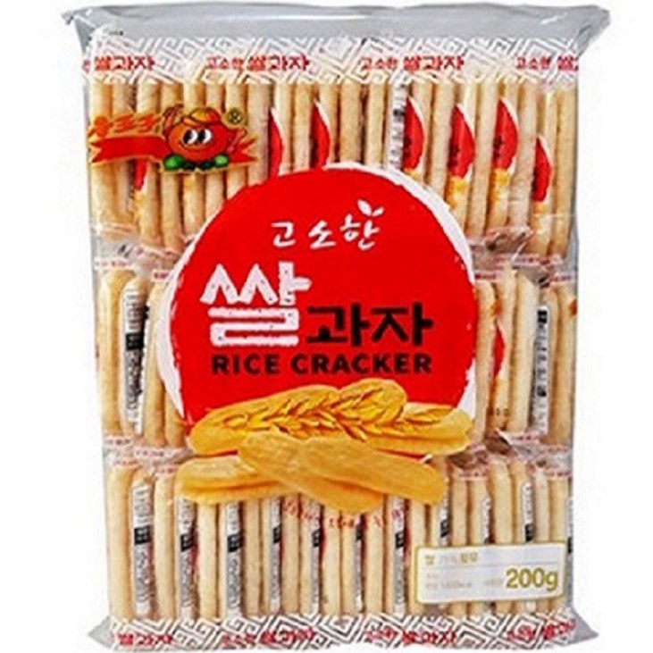 오븐에 잘 구운 고소한 쌀 과자