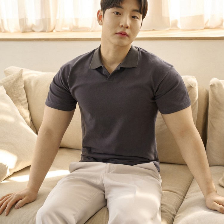 남자 머슬핏 반팔 오픈 카라 티셔츠 남자 머슬핏 반팔 오픈 카라 티셔츠