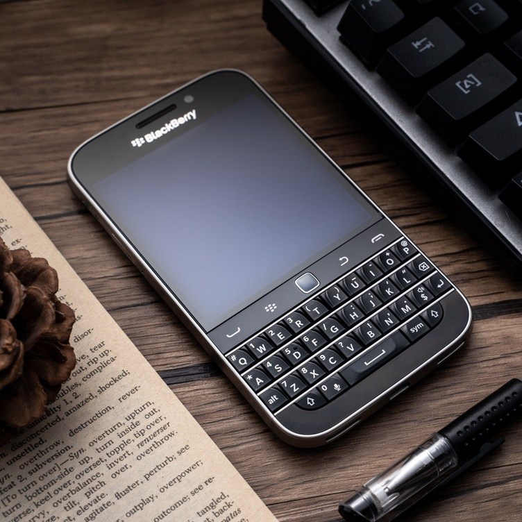 BlackBerry 블랙베리 Q20 16GB 새상품 풀박스 카메라 있음 무선충전가능 BlackBerry 블랙베리 Q20 16GB 새상품 풀박스 카메라 있음 무선충전가능